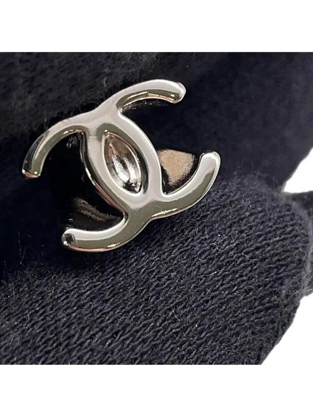 CHANEL elevate your